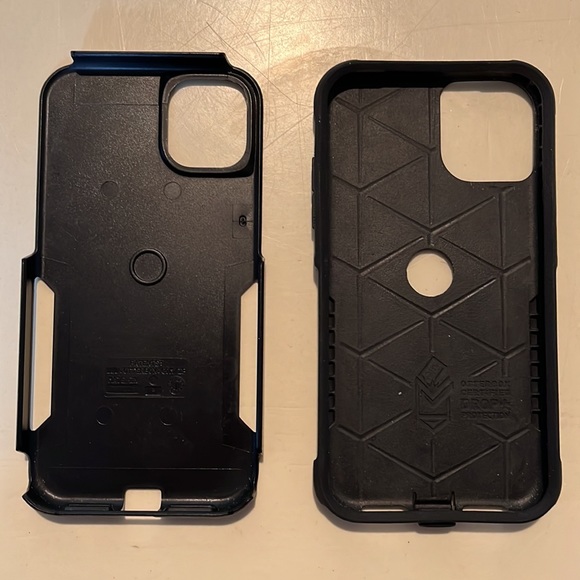 iPhone 11 otterbox case - Picture 4 of 4